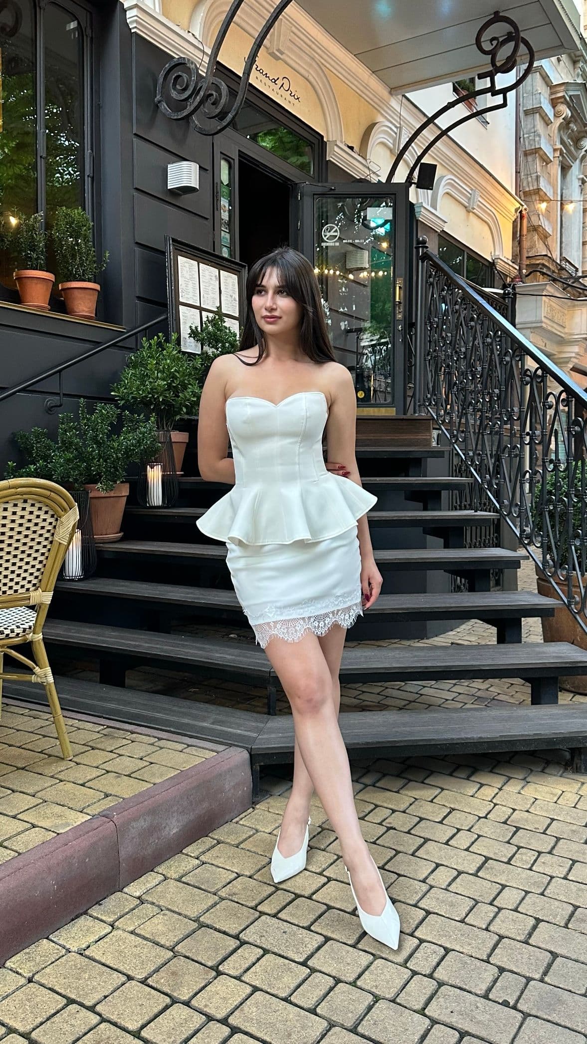 Спідниця шовкова (коротка) з мереживом в світло-молочному кольорі