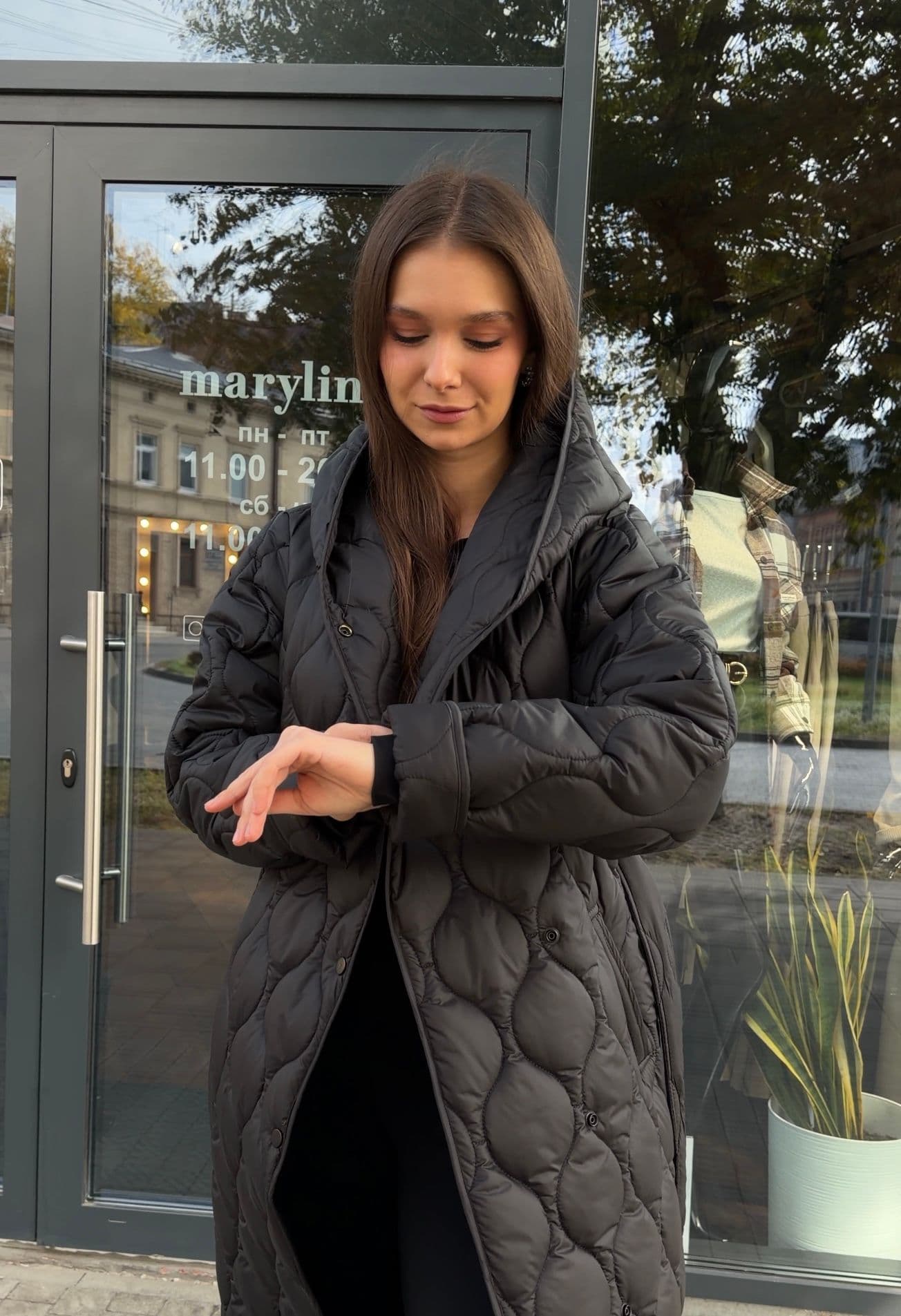 Куртка-пальто стьобана жіноча Maxi maryline в чорному кольорі — фото 4