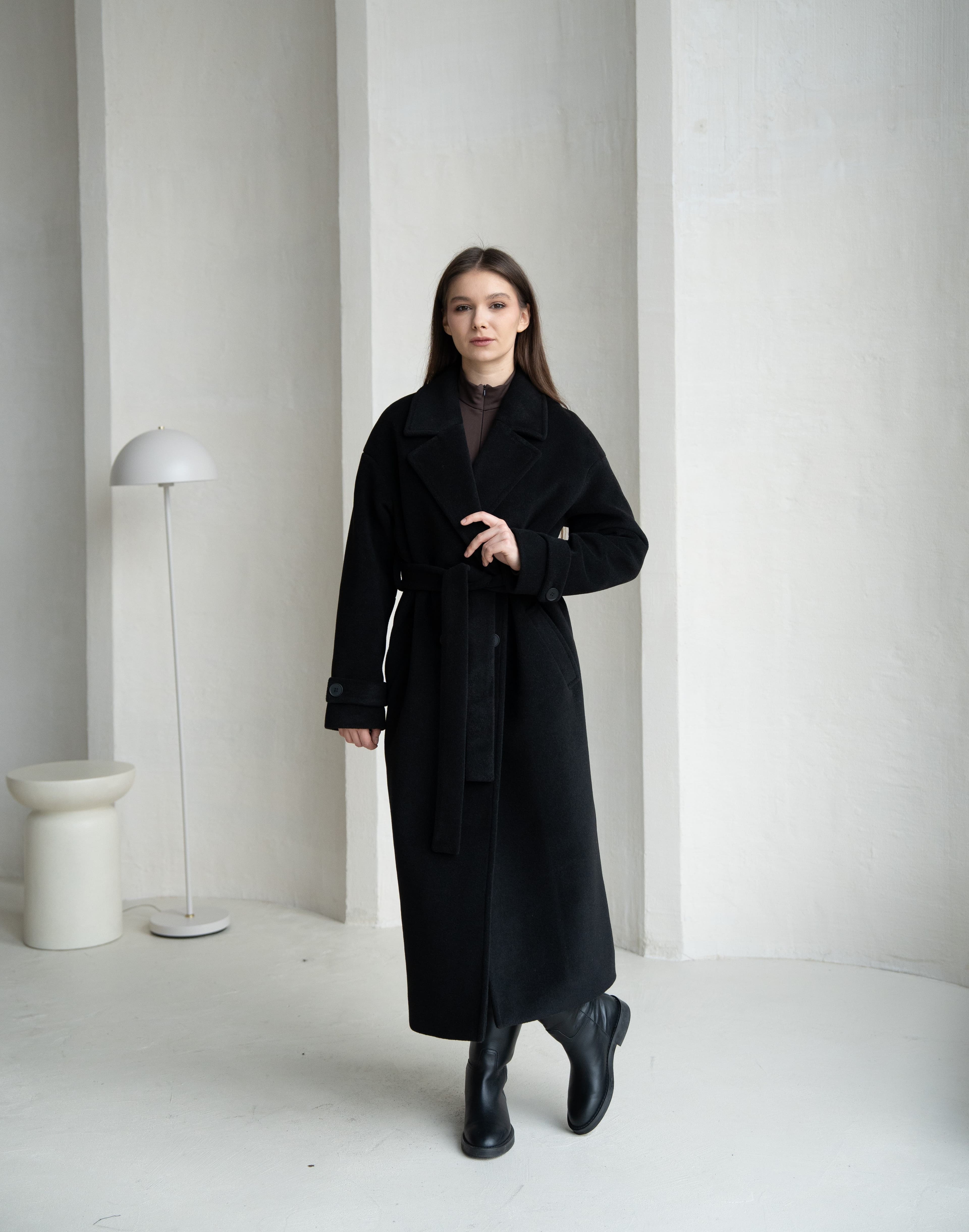 Пальто утеплене Luxe в чорному кольорі